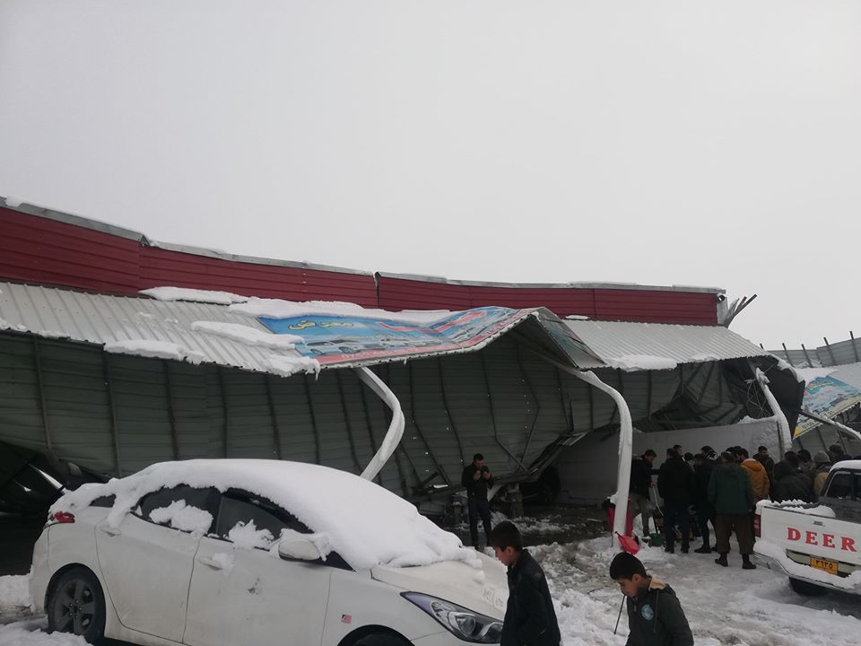 Snow destroys four car showrooms in Erbil