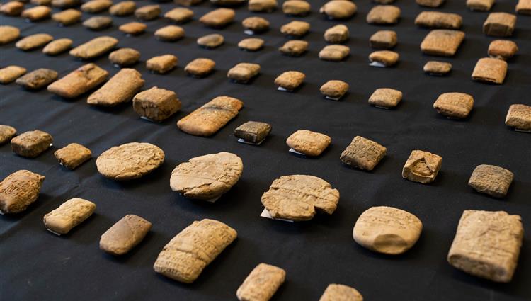Iraq foils smuggling of antiquities and arrests the involved traders