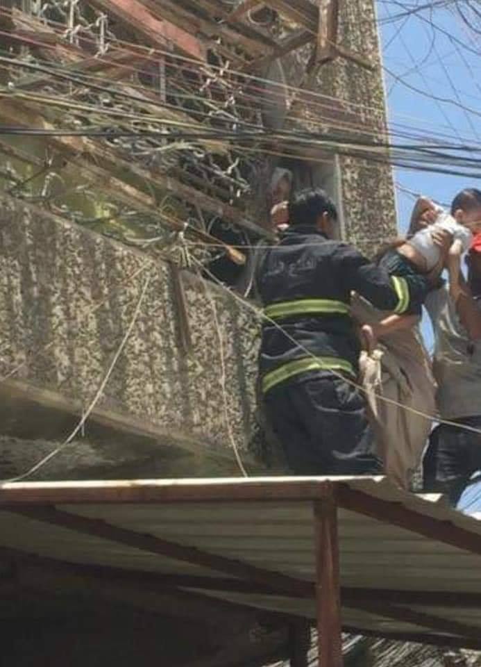في بغداد .. انقاذ عائلة من سبعة افراد من الموت حرقا (مرفق بالصور)