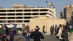اخماد حريق في مرآب السنك وسط العاصمة بغداد