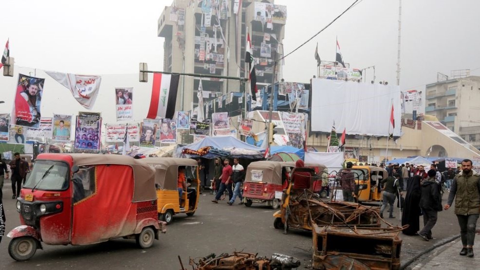 رغم مخاوف بتصاعد العنف.. الاف المحتجين يتوافدون على ساحة التحرير