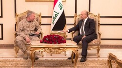 صالح يبحث مع وفد أمريكي قرارا نيابيا "مثيرا للجدل": لا مصلحة لنا بالانجرار لصراعات جانبية
