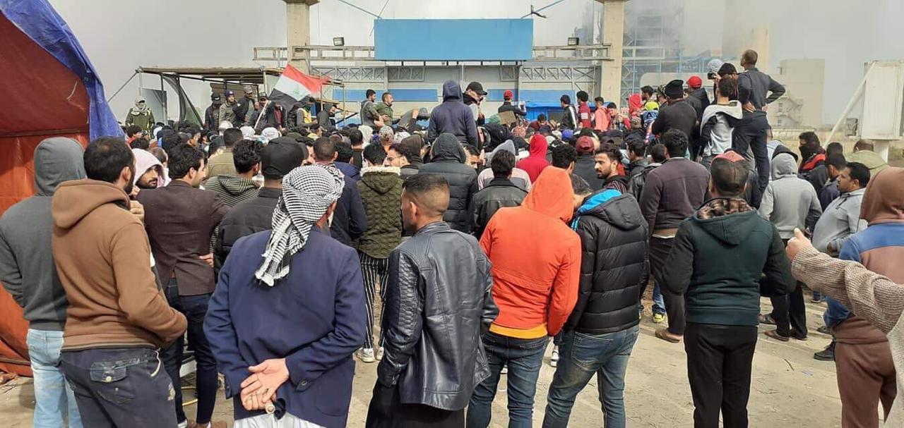 Thermal station closed by demonstrators , entry and exit of its employees prevented