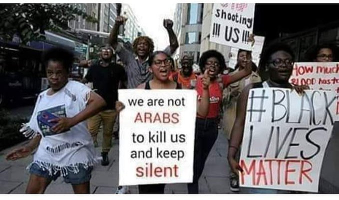 هل فعلاً رفعت متظاهرة في أمريكا لافتة "لسنا عرب لتقتلونا" ؟