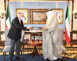 العراق يطلب تأجيل أو إلغاء ديون الكويت وسط شروط سعودية اماراتية