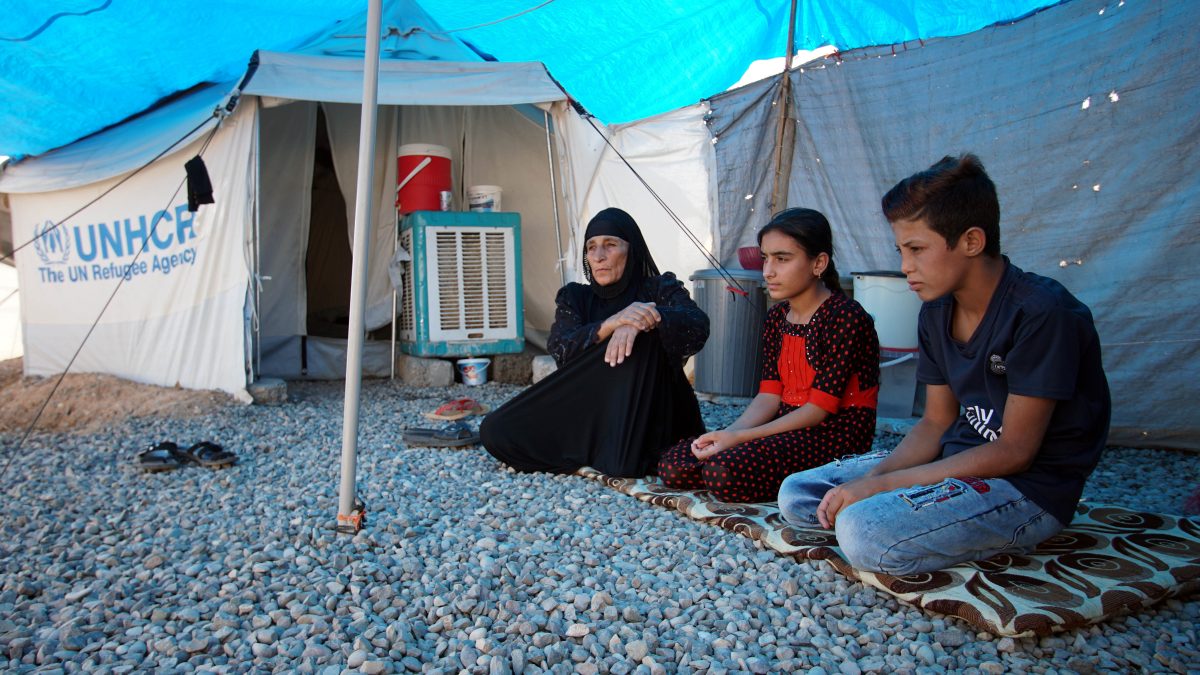 عراقيون حياة النزوح على العيش في بيوتهم المهدمة