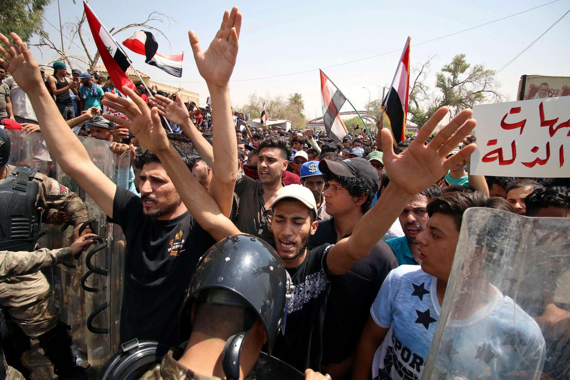 بالاسماء والتفاصيل.. رويترز تكشف هوية قناصة الاحتجاجات في العراق