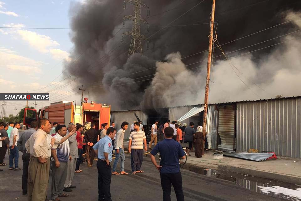 صور.. حريق في سوق باربيل