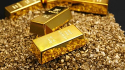 PRECIOUS-Gold edges off 1-month low as Evergrande stokes risk aversion