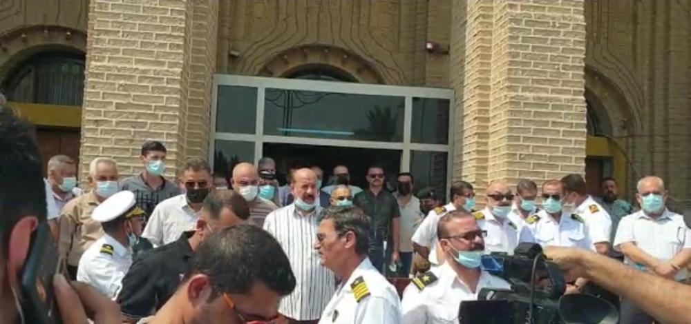 Iraqi ports employees protest against a minister’s decision