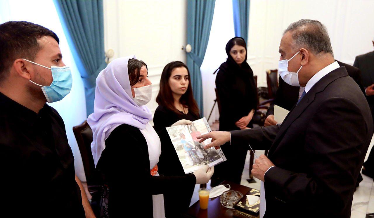الكاظمي يتعهد بتدويل ملف البحث عن المختطفين الإيزيديين