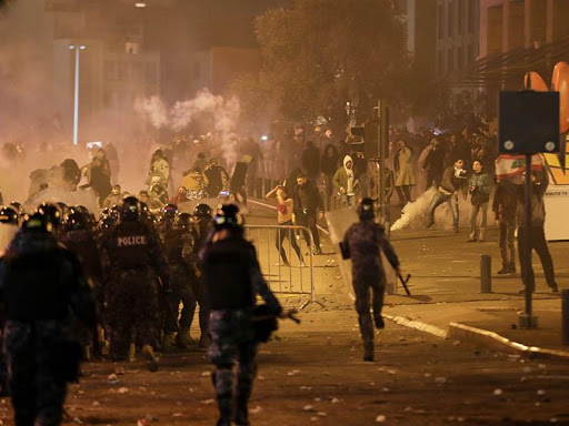 Clashes between protesters and Lebanese security 