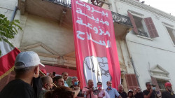 بيروت تشتعل.. محتجون يقتحمون وزارات وسط سقوط ضحايا
