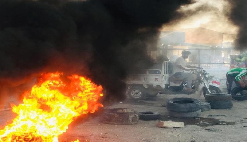 صور.. تجار بيع الخضار يعلنون اضراباً ويقطعون طرقاً رئيسة جنوبي العراق 