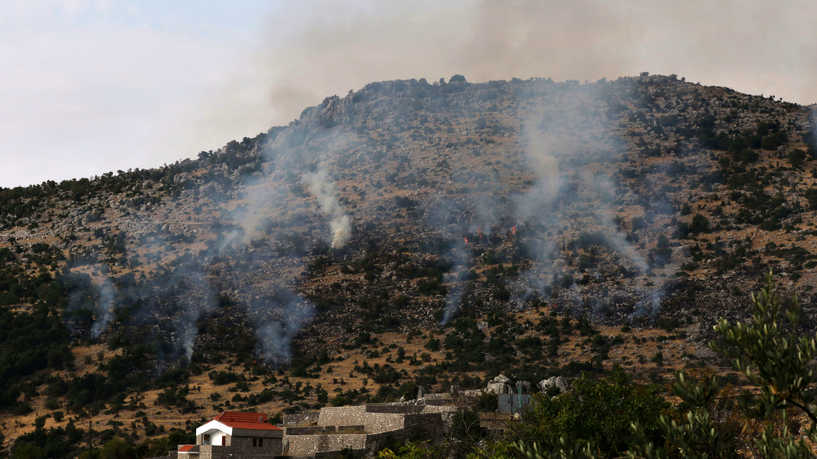 Israel strikes Hezbollah posts in Lebanon 