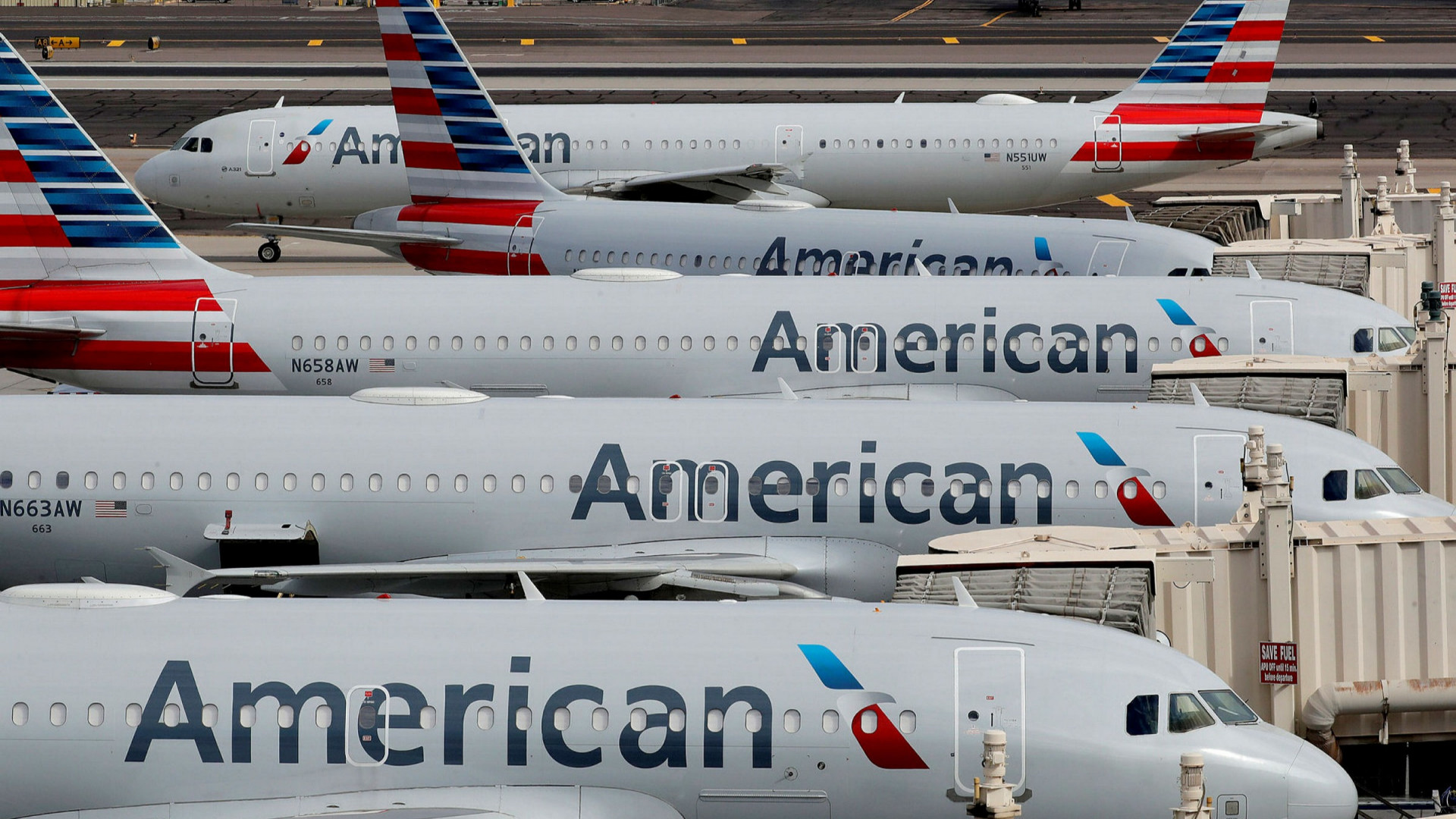 الخطوط الجوية الامريكية تنهي خدمات 19 ألف عامل فيها    