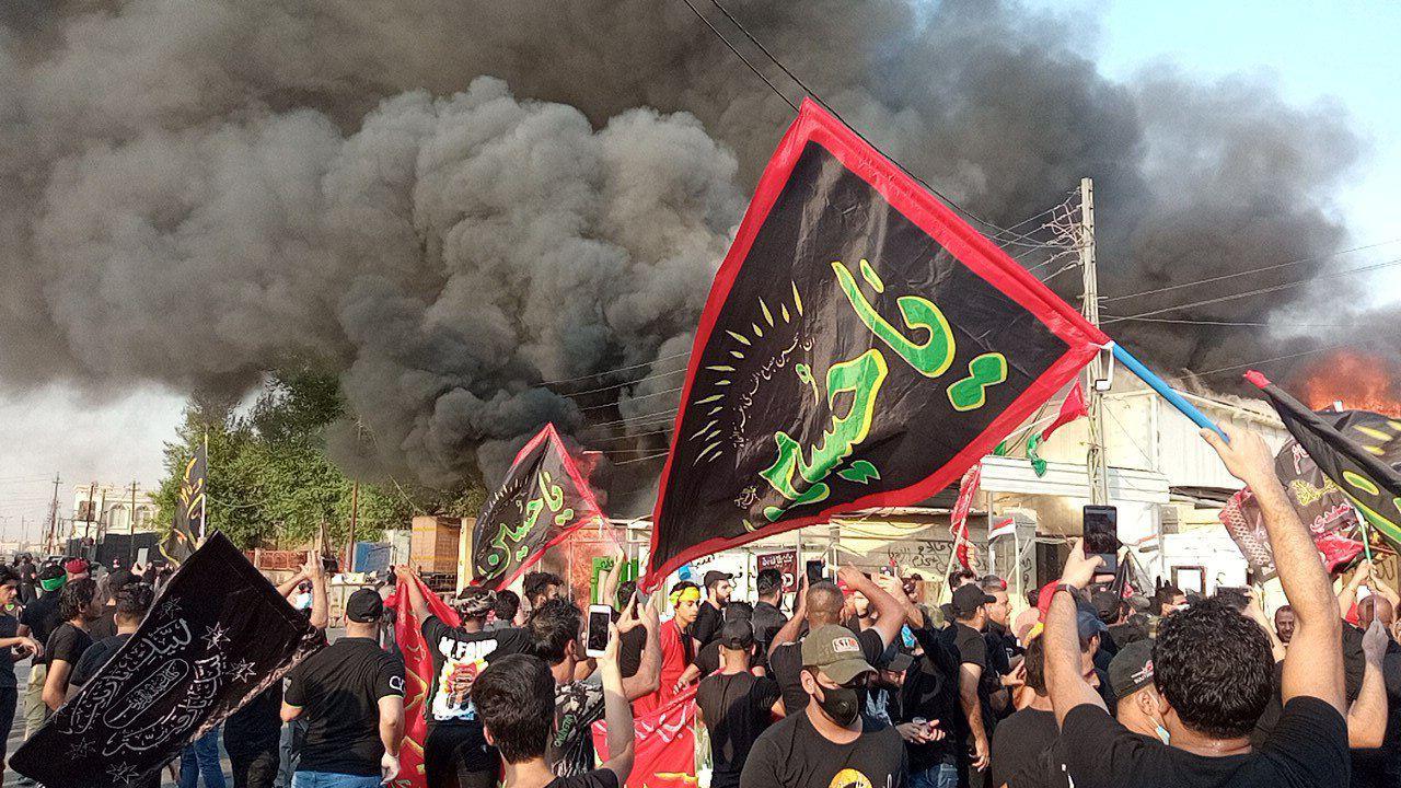 محتجو "دجلة" يعتدون على الدفاع المدني ويمنعون إخماد النيران