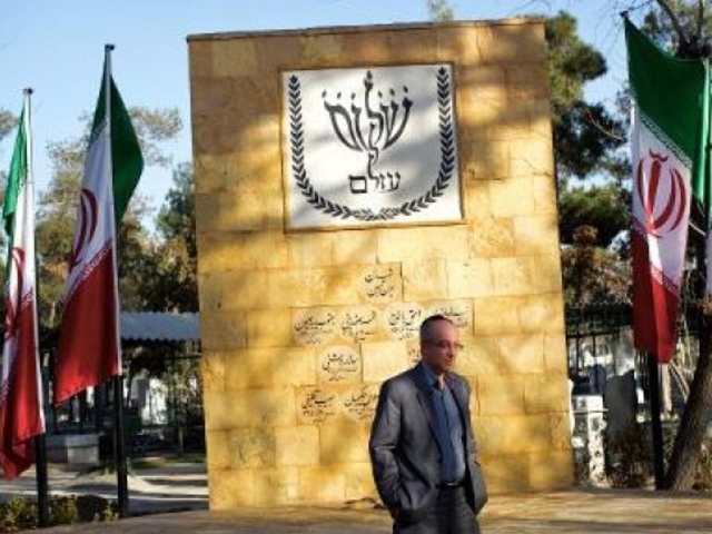 يهود إيران يدينون الإساءة للنبي محمد