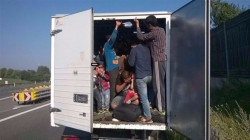 بينهم عراقيون.. النمسا تضبط شاحنة تحمل 38 مهاجراً "مكدسون دون هواء"  