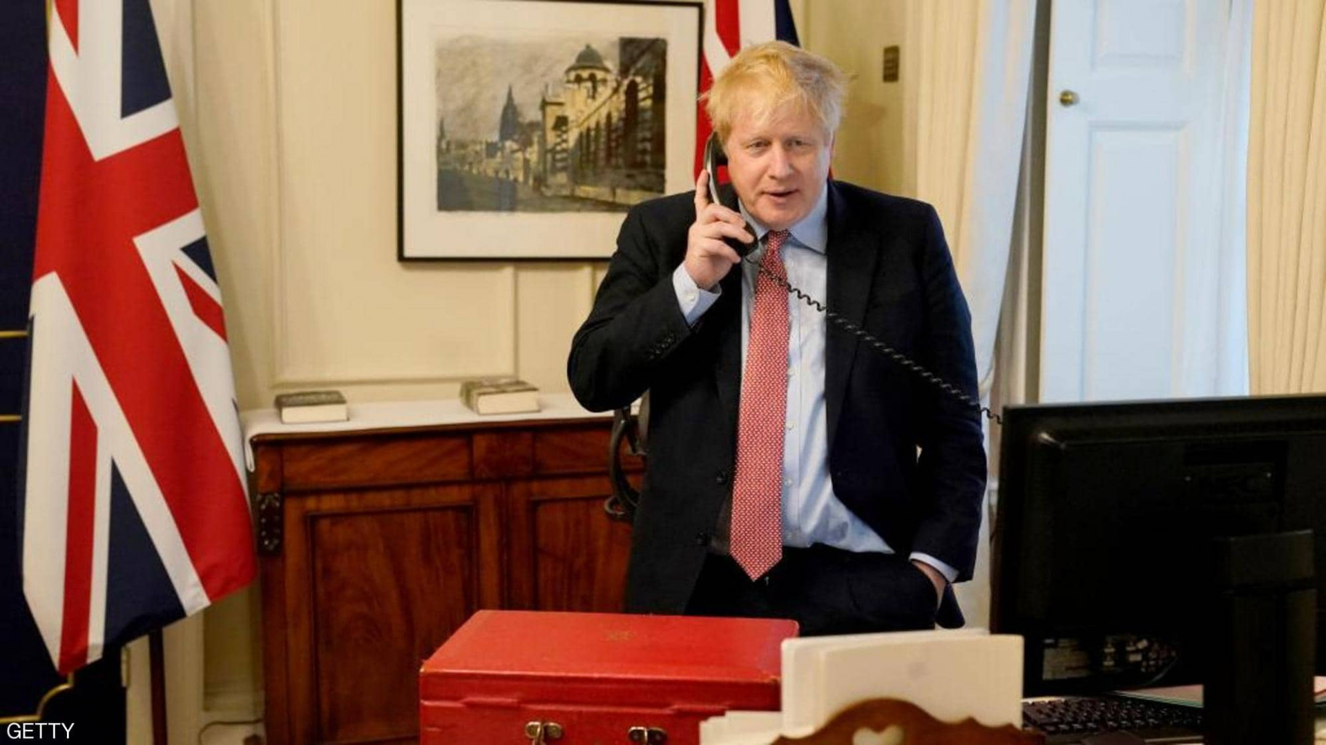 راتب رئيس وزراء بريطانيا لا يكفي لتوظيف حاضنة لطفله