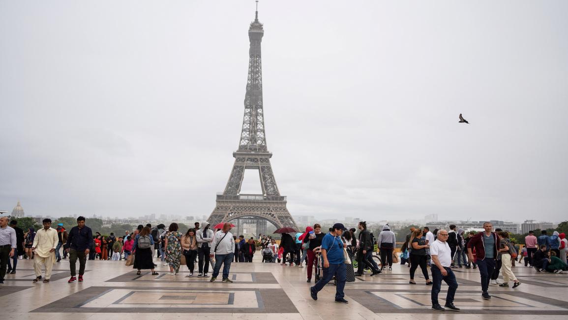 Paris Police Evacuate Eiffel Tower After Bomb Threat