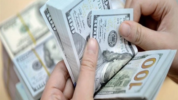 The Iraqi dinar registers a slight increase against the US dollar