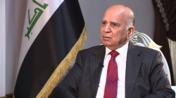 لعقد اجتماع ثلاثي.. وزير الخارجيّة العراقي يصل القاهرة 