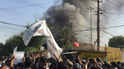 انصار للحشد يقتحمون مقر الحزب الديمقراطي الكوردستاني ببغداد ويضرمون النيران فيه