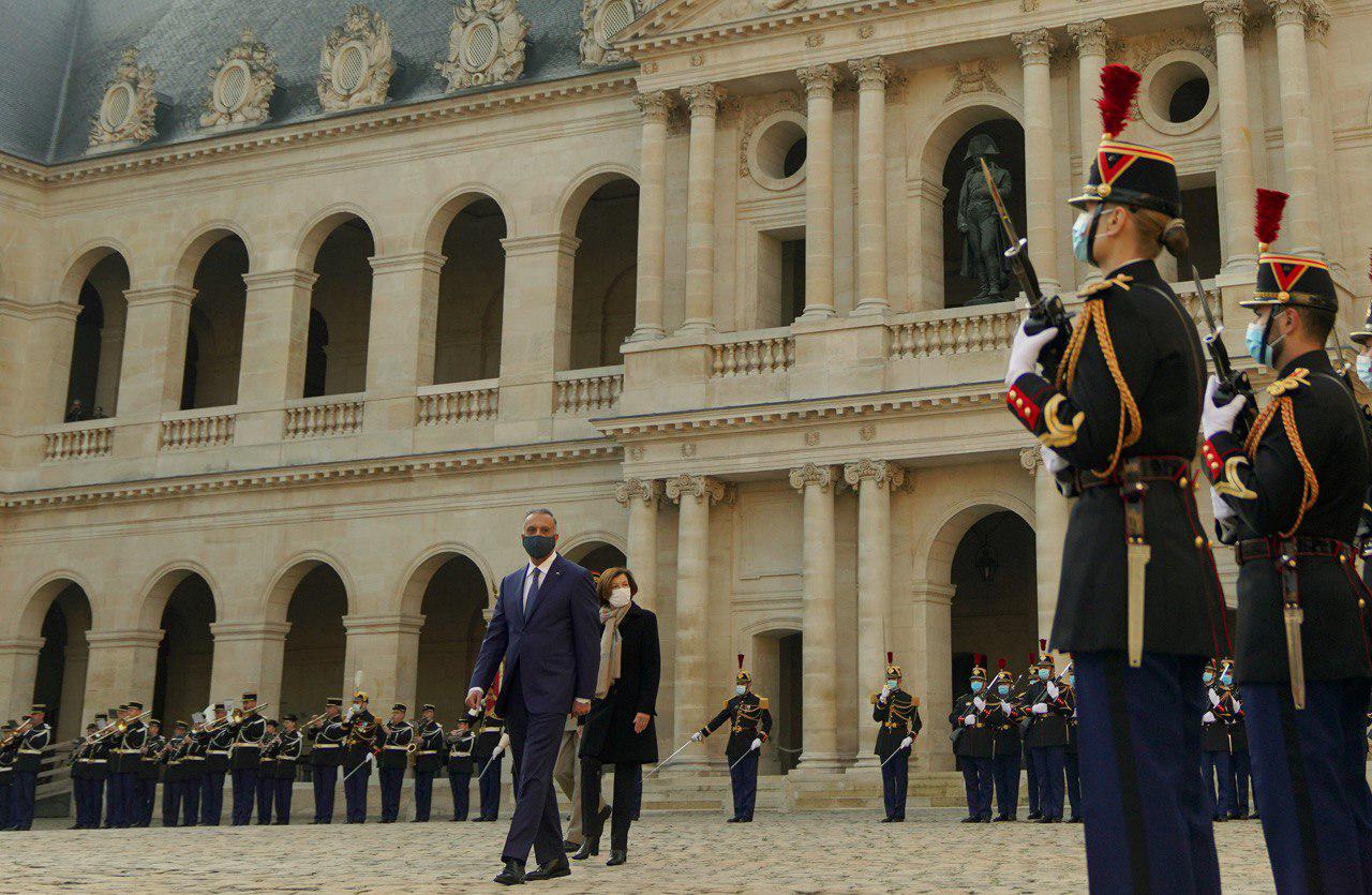 صور.. مراسم استقبال رسمية للكاظمي في فرنسا