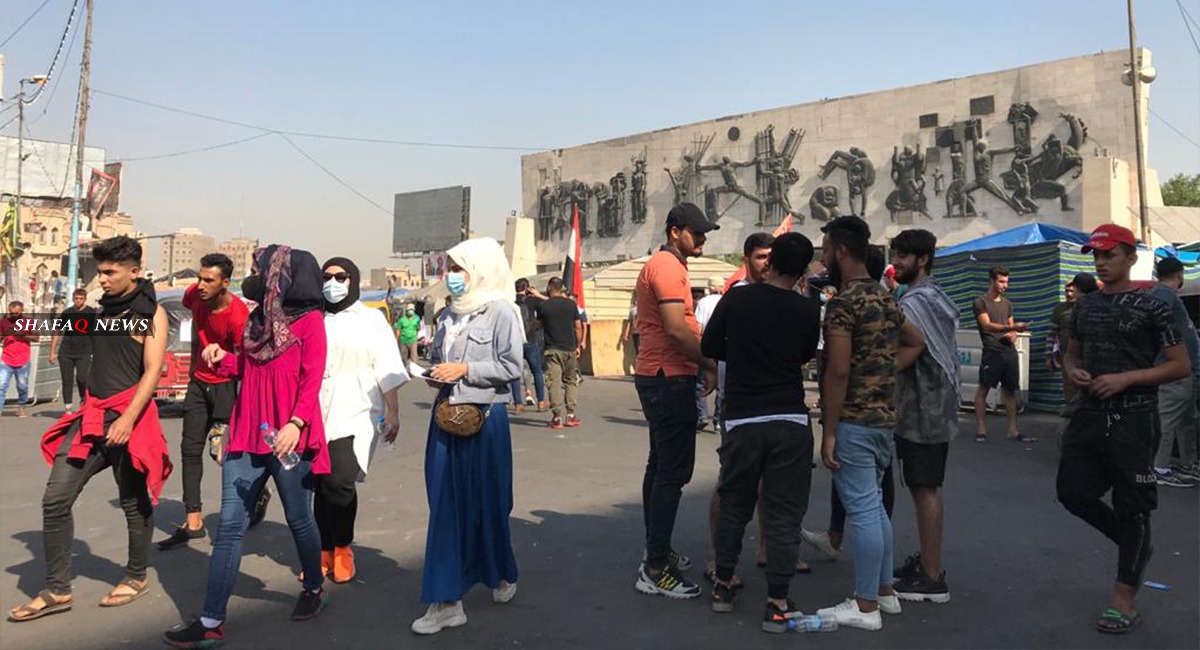  صور من التحرير.. توافد مستمر نحو ساحة التظاهر وسط بغداد 