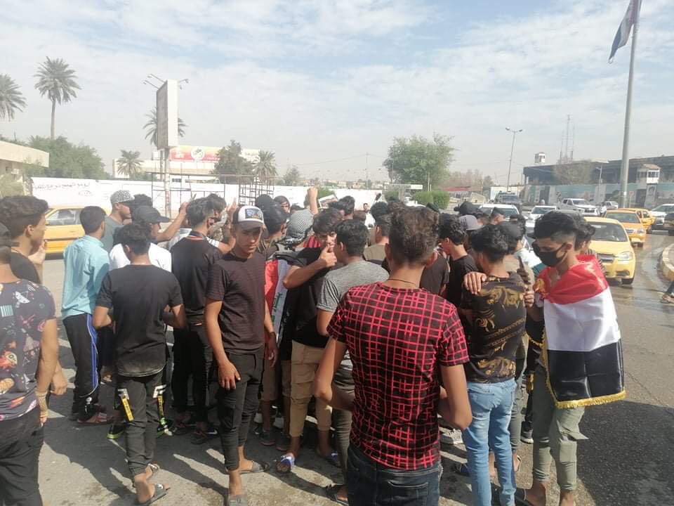 مصابون بإشتباكات بين محتجين وقوات امنية وسط بغداد