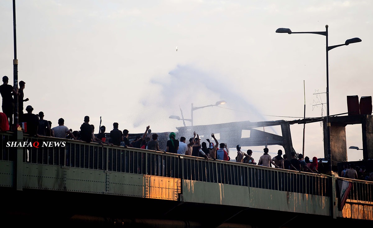 تظاهرات بغداد.. كر وفر بين المحتجين والأمن ونيران تلتهم بعض خيام التحرير