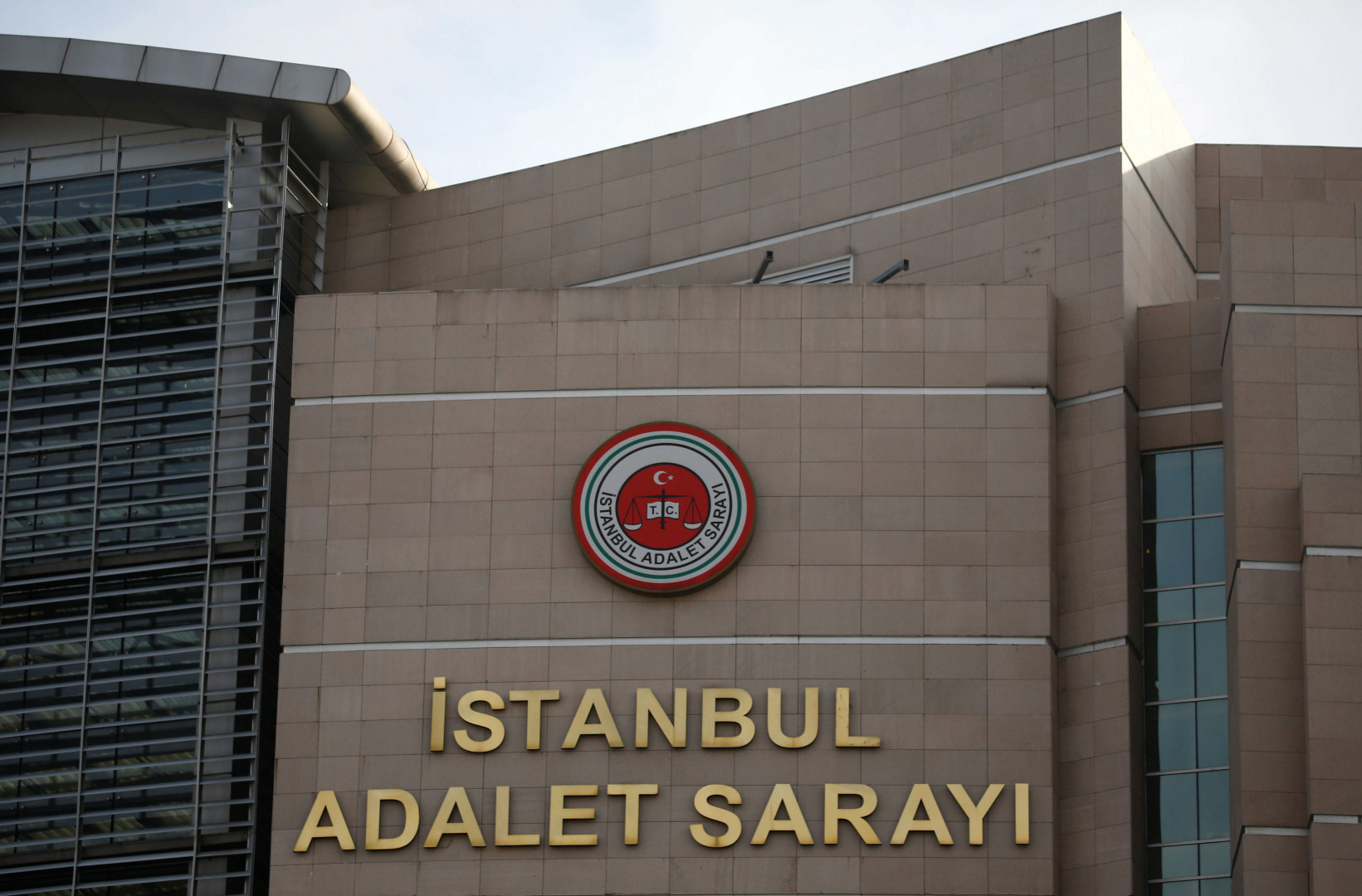 تركيا تحكم بسجن موظف في القنصلية الأمريكية