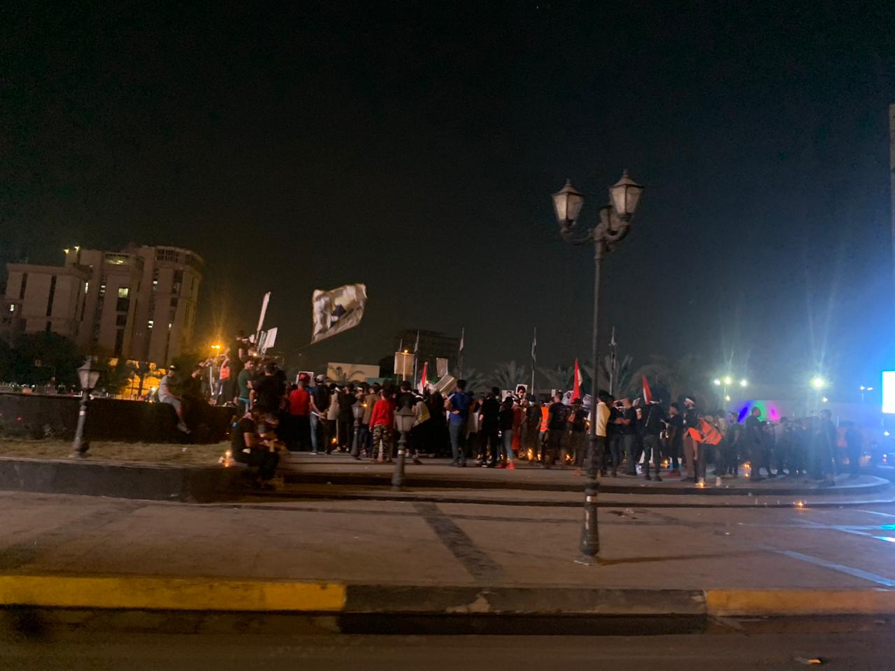 صور.. إيقاد الشموع على أرواح ضحايا الاحتجاجات وسط بغداد