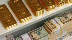 الدولار يتماسك وإنخفاض الطلب على المعدن النفيس