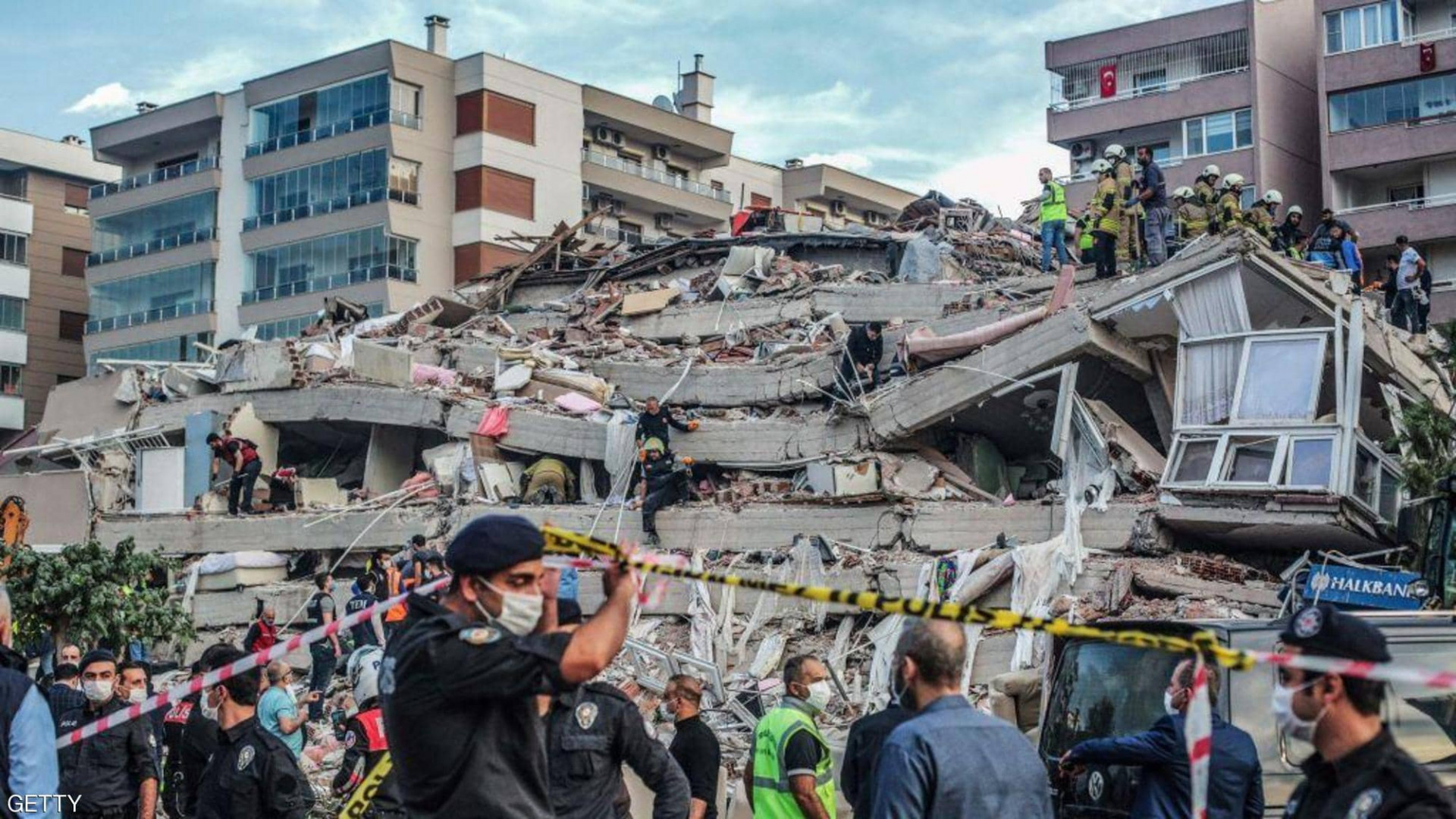 معجزة.. انقاذ طفلتين من تحت أنقاض زلزال تركيا