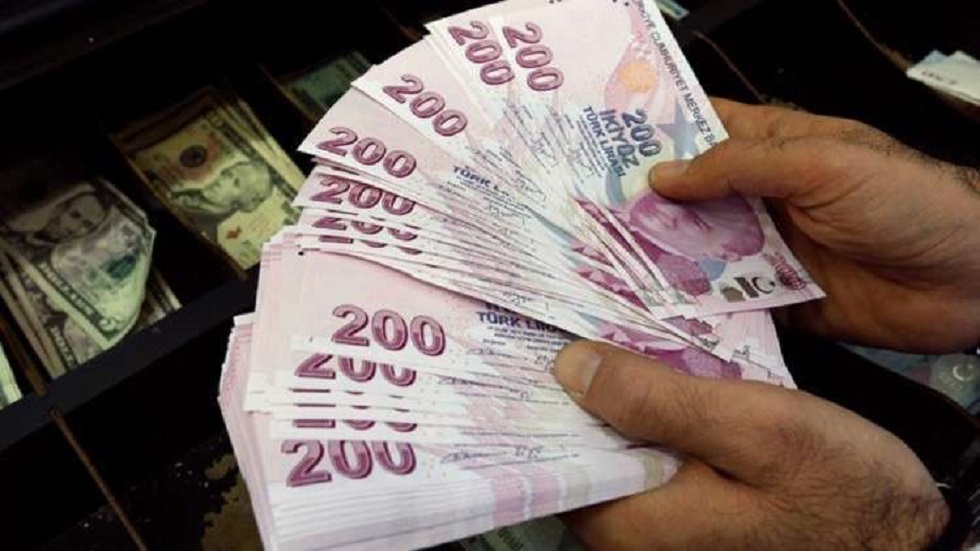 الليرة التركية تسجل مستوى قياسياً منخفضاً جديداً مقابل الدولار  