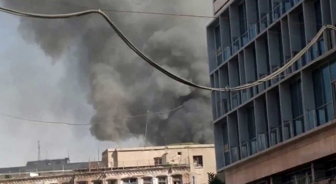 اندلاع حريق في بناية تجارية قرب البنك المركزي العراقي