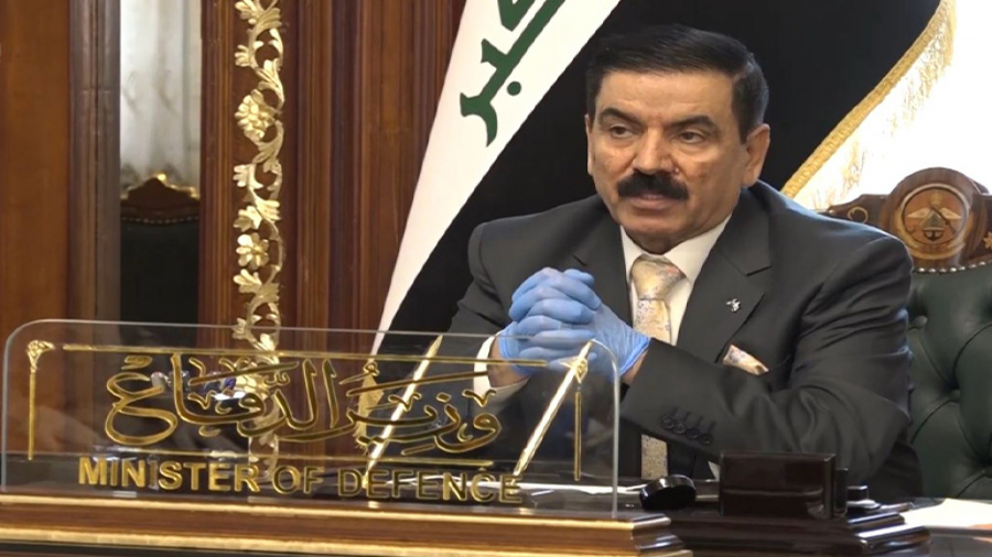 وزير الدفاع العراقي يعلق على "الحرب الإعلامية" بين شقيقه "الوهابي" و"أبو مازن"