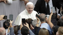 الفاتيكان يرسل استفساراً لإنستغرام: كيف أعجب حساب البابا بصورة عارضة أزياء برازيلية؟