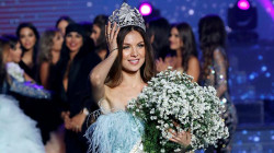 بالصور.. ملكة جمال لبنان تظهر مفاتنها لتشجيع السياحة