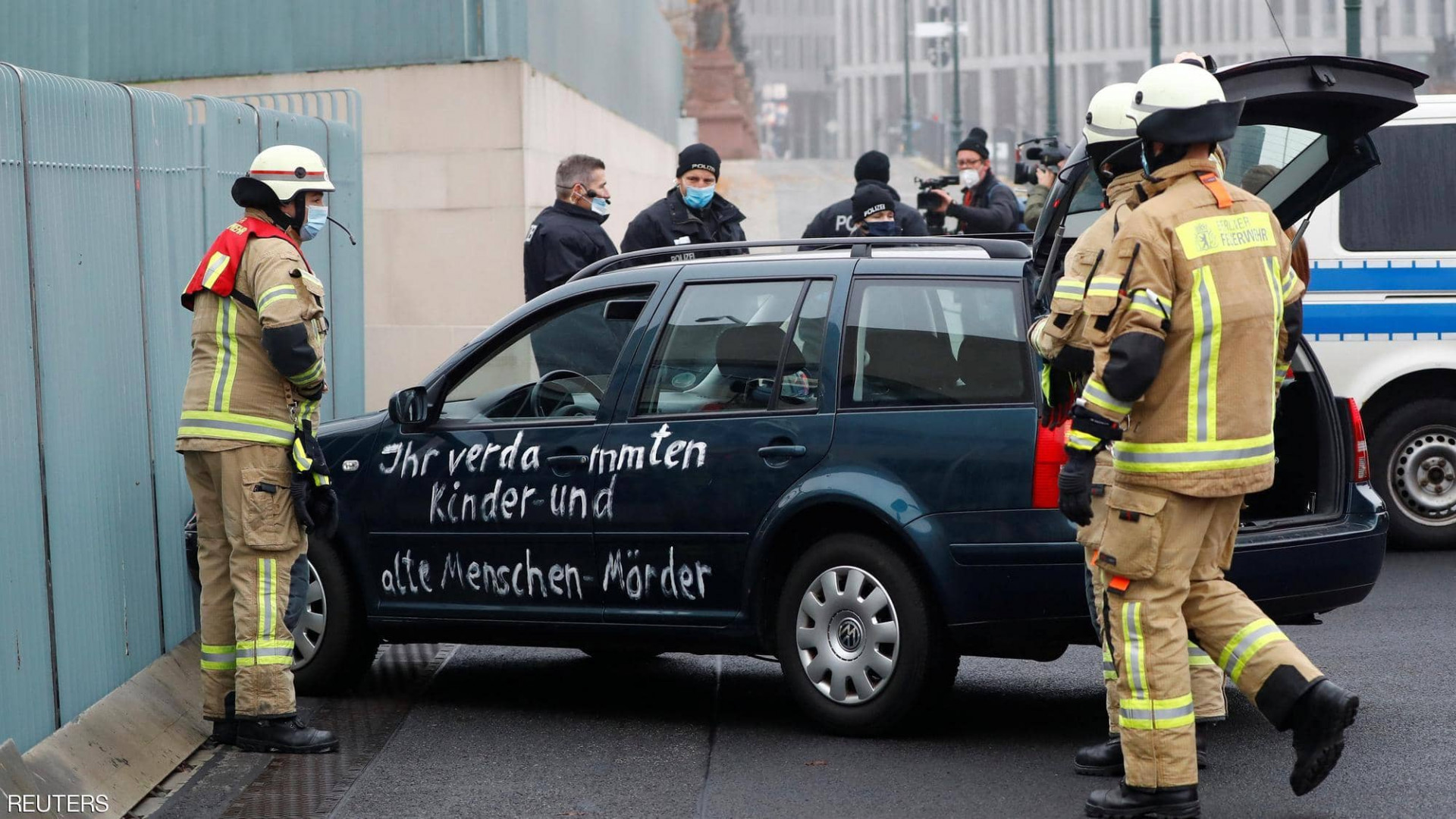 Car crashes into gate of Merkel's office