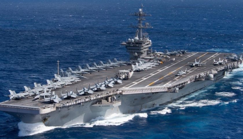 البحرية الأمريكية تفصح عن سبب عودة حاملة الطائرات للخليج