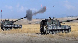 تركيا وفصائل موالية لها تقصف بكثافة قرية في سوريا