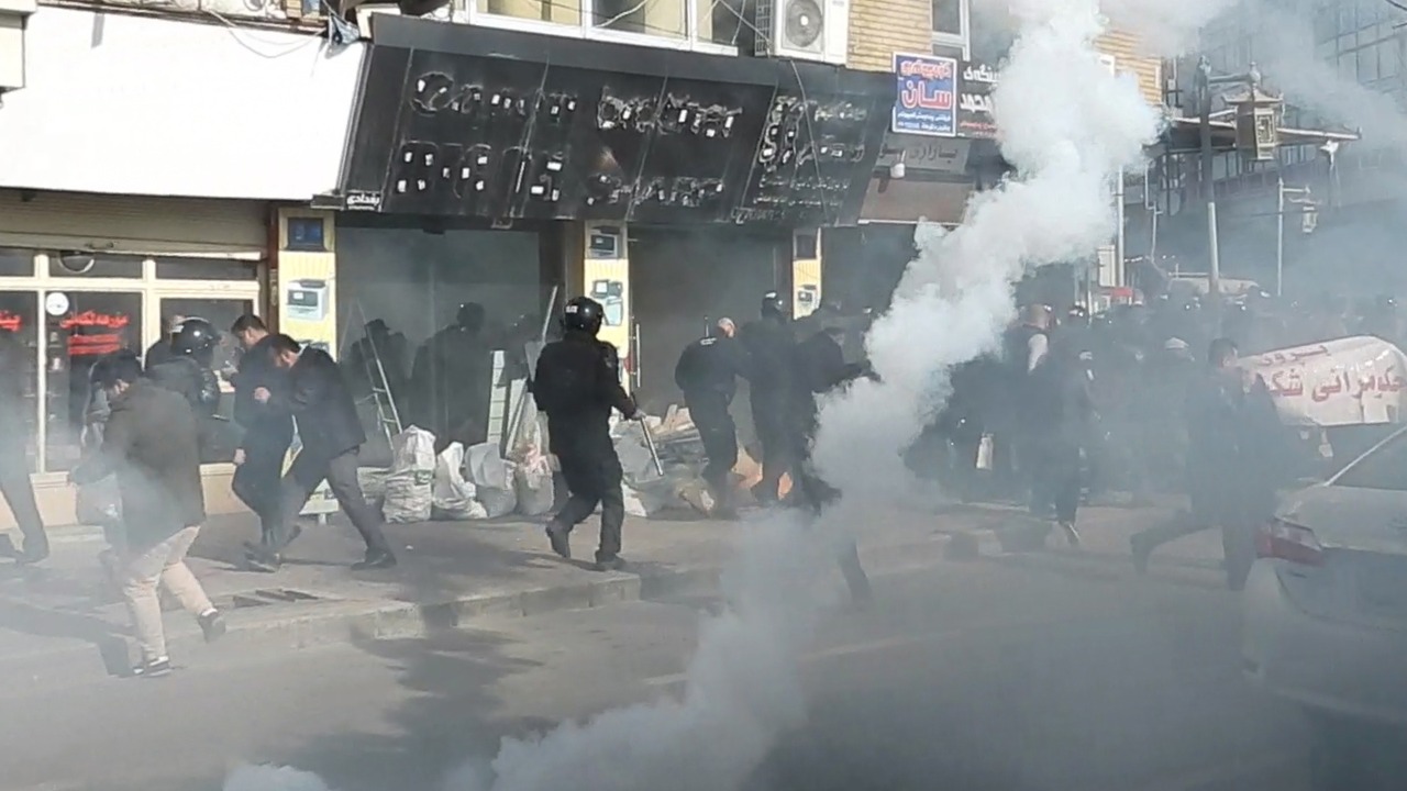 قوات الأمن تفض إحتجاجات بالقوة وسط السليمانية 
