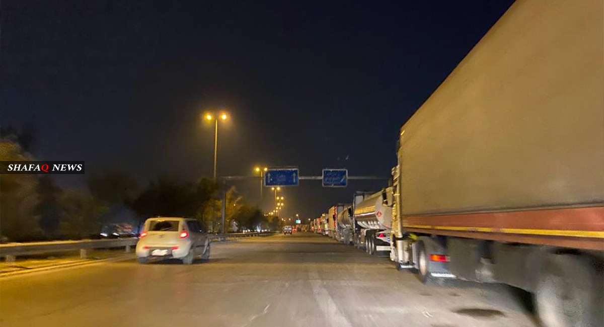 Mosul.. Tributes and closure measures cripple truck traffic and trade
