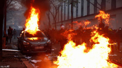 تحطيم متاجر وحرق سيارات في احتجاجات عنيفة بباريس