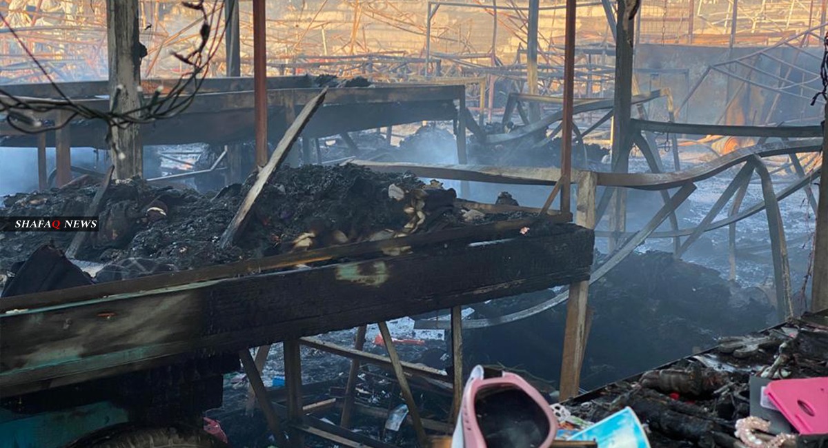 صور.. حريق كبير يجهز على سوق البالة في الموصل 