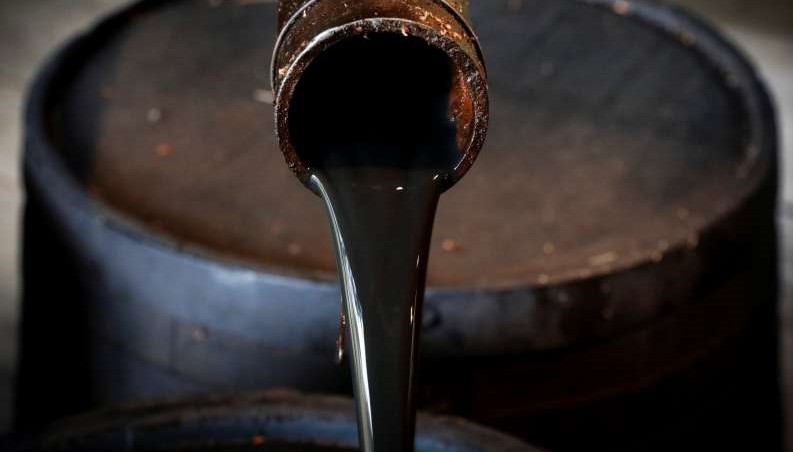 Oil falls as India's COVID-19 surge to weigh on fuel demand