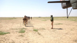 صور.. الجيش العراقي ينفذ عملية أمنية بصحراء الرطبة ويداهم وكرا لداعش 